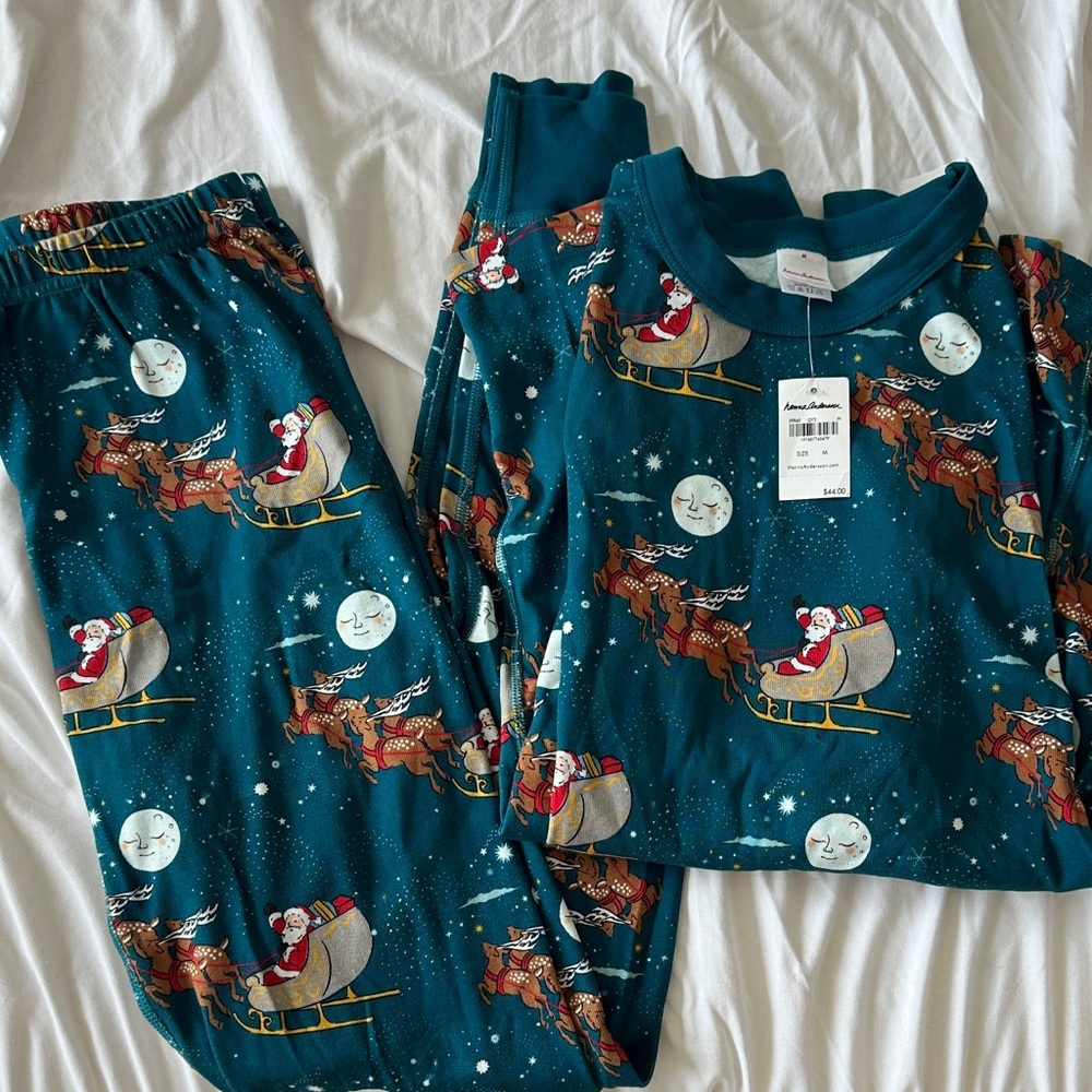 NWT Hanna Andersson Teal Santa Sleigh Christmas Pajama Set size M Organic cotton